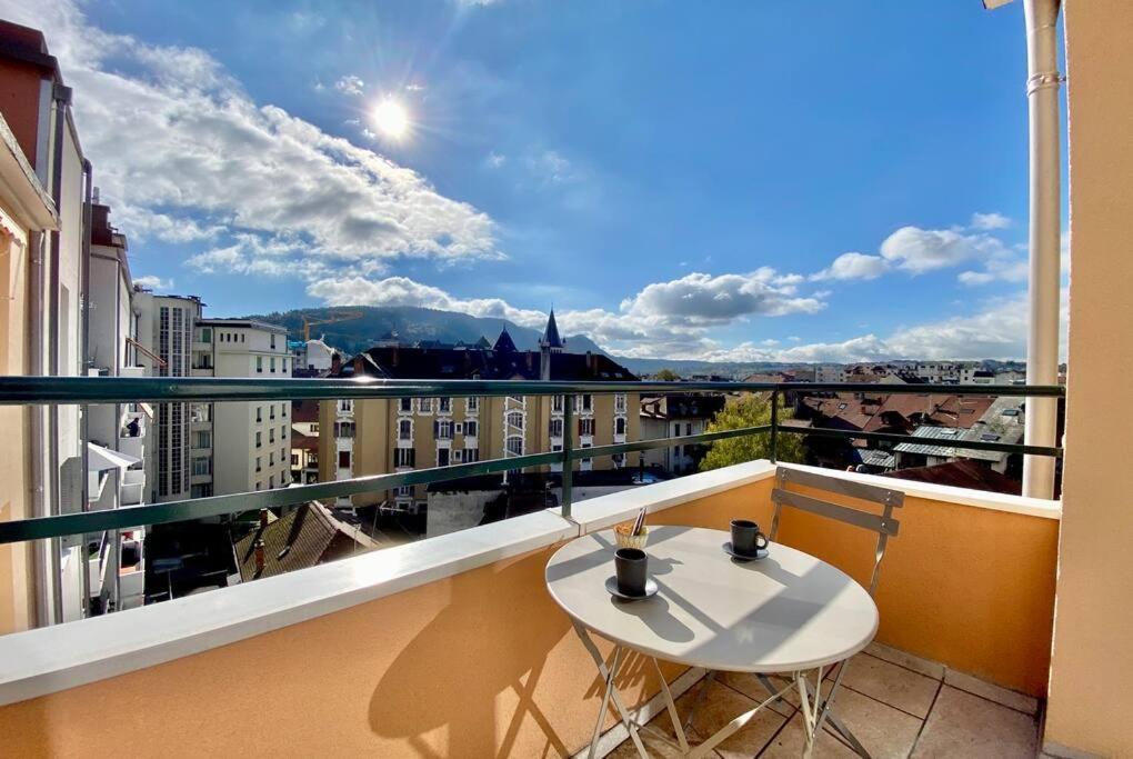 Apartament Toit-Terrasse Traversant Plein Centre 100M Du Lac Annecy Zewnętrze zdjęcie